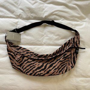 Everlane tiger stripe crossbody body bag